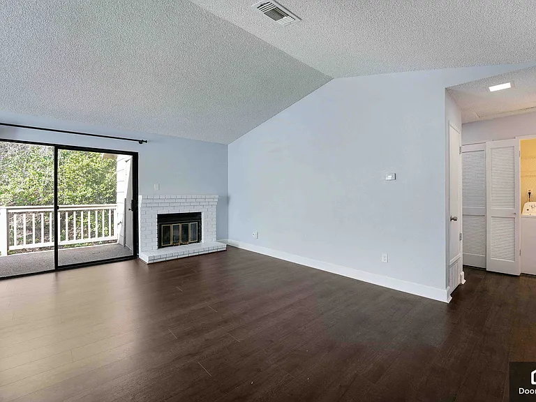 1504 Chelsea — Photo 5