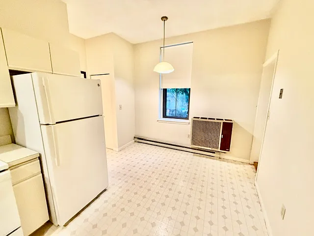 26 Beacon St #3 — Photo 4