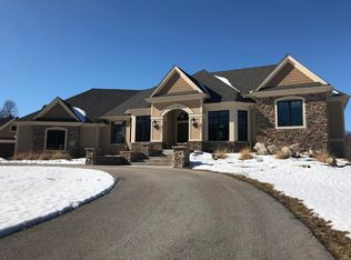 W330N299 Kettle Moraine Dr, Delafield, WI 53018