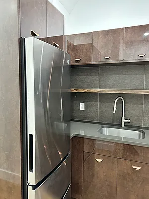 Rented by Voro Purple LLC | media 7