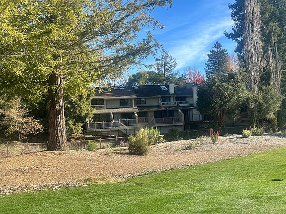 3rd image of 520 Sand Hill Cir