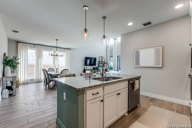 1022 Cadogan Squire — Photo 11