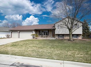2412 W Roselawn Dr, Appleton, WI 54914