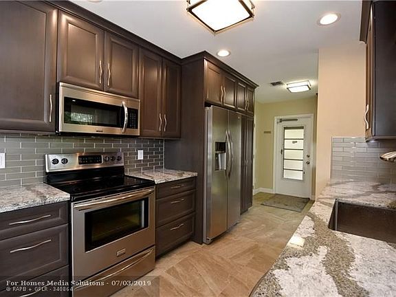3rd image of 2901 NE 33rd Ave #4C