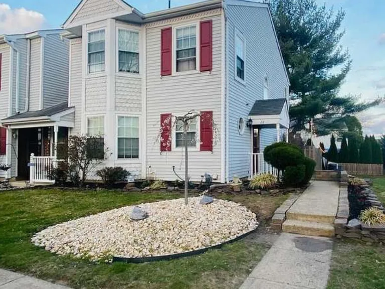 22 Van Horn Pl — Photo 1