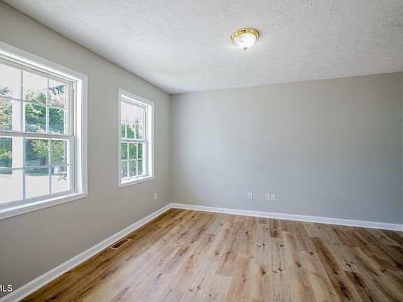 5th image of 108 Hale St
