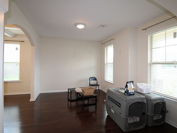 3rd image of 870 Cormier Dr