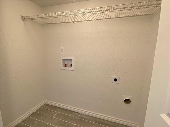 4th image of 2229 Belton Dr