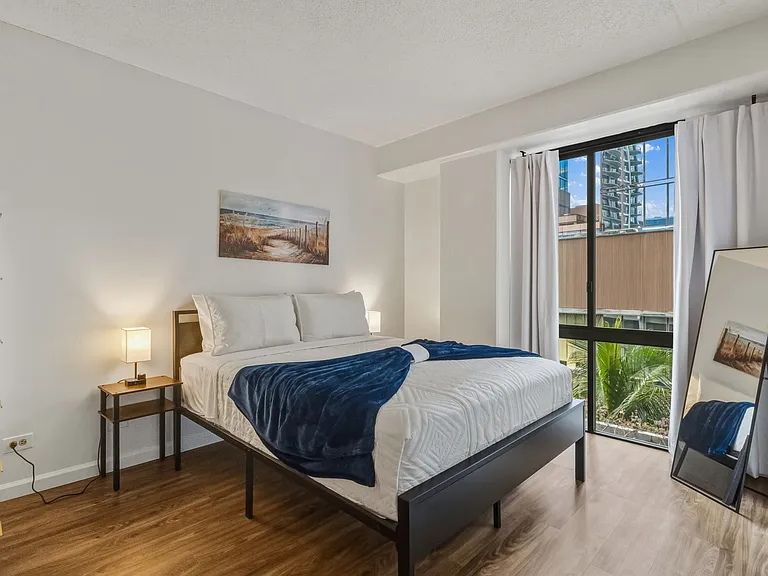 225 Queen St #8C — Photo 13