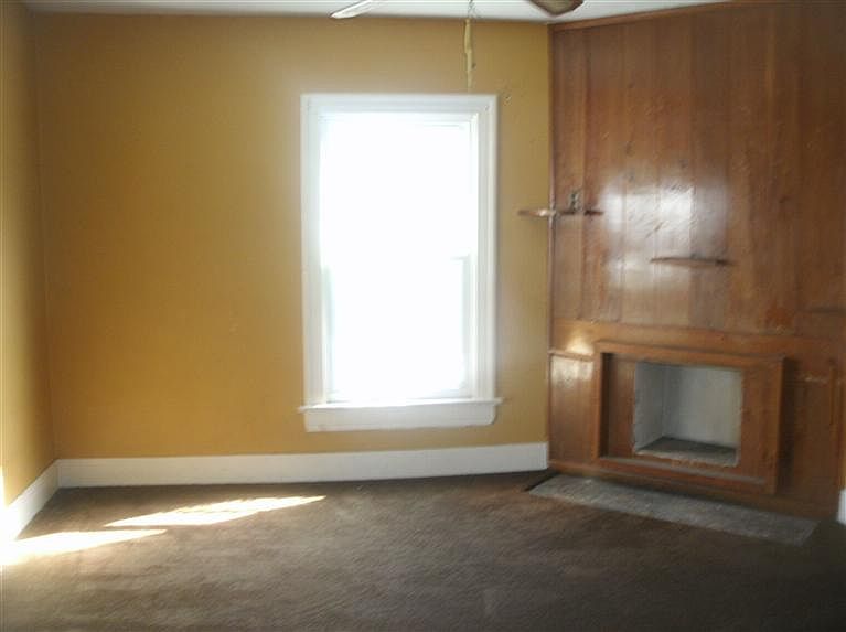 2nd image of 1700 W 5th St