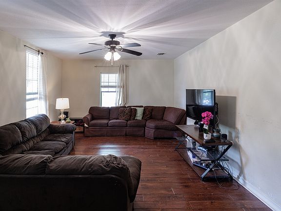 5th image of 2216 Oneal St