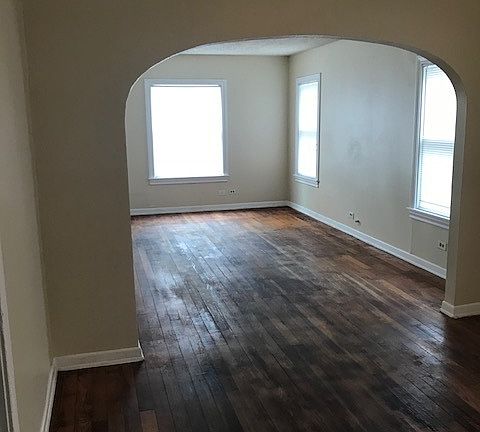 3rd image of 411 Astor St