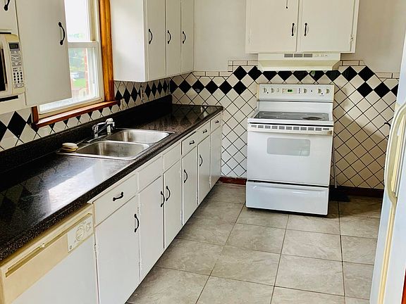 5th image of 2739 Meadowview Dr NW