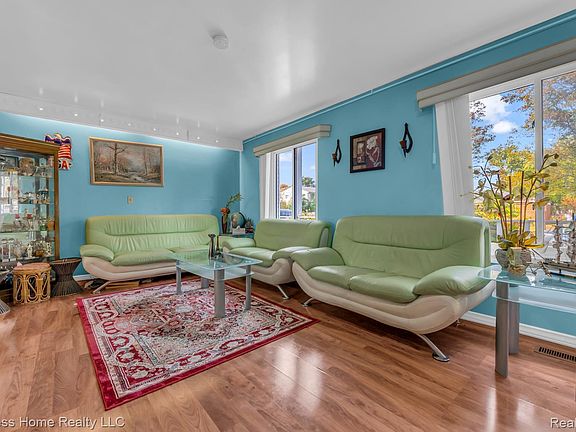 3rd image of 2338 Marlow Dr