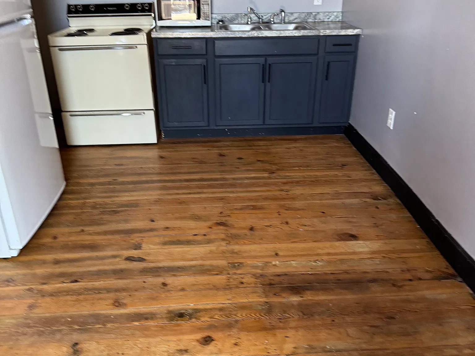 Studio, 600 sqft, $750 — Photo 2