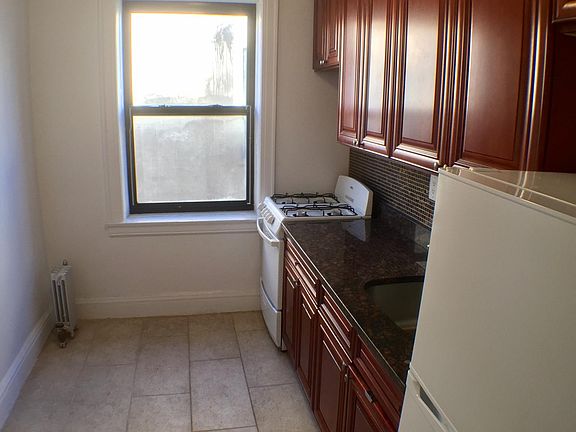 4th image of 3083 33rd St APT C4