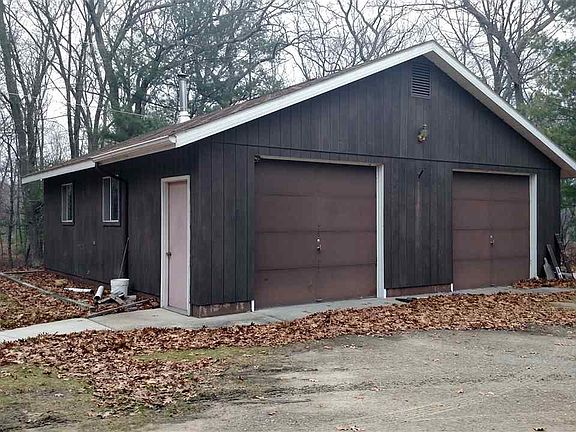 3rd image of 242 W Oak St