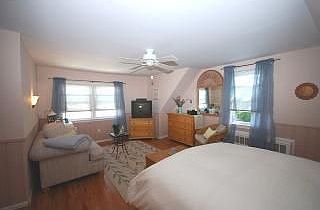 4th image of 212 Royal Ave