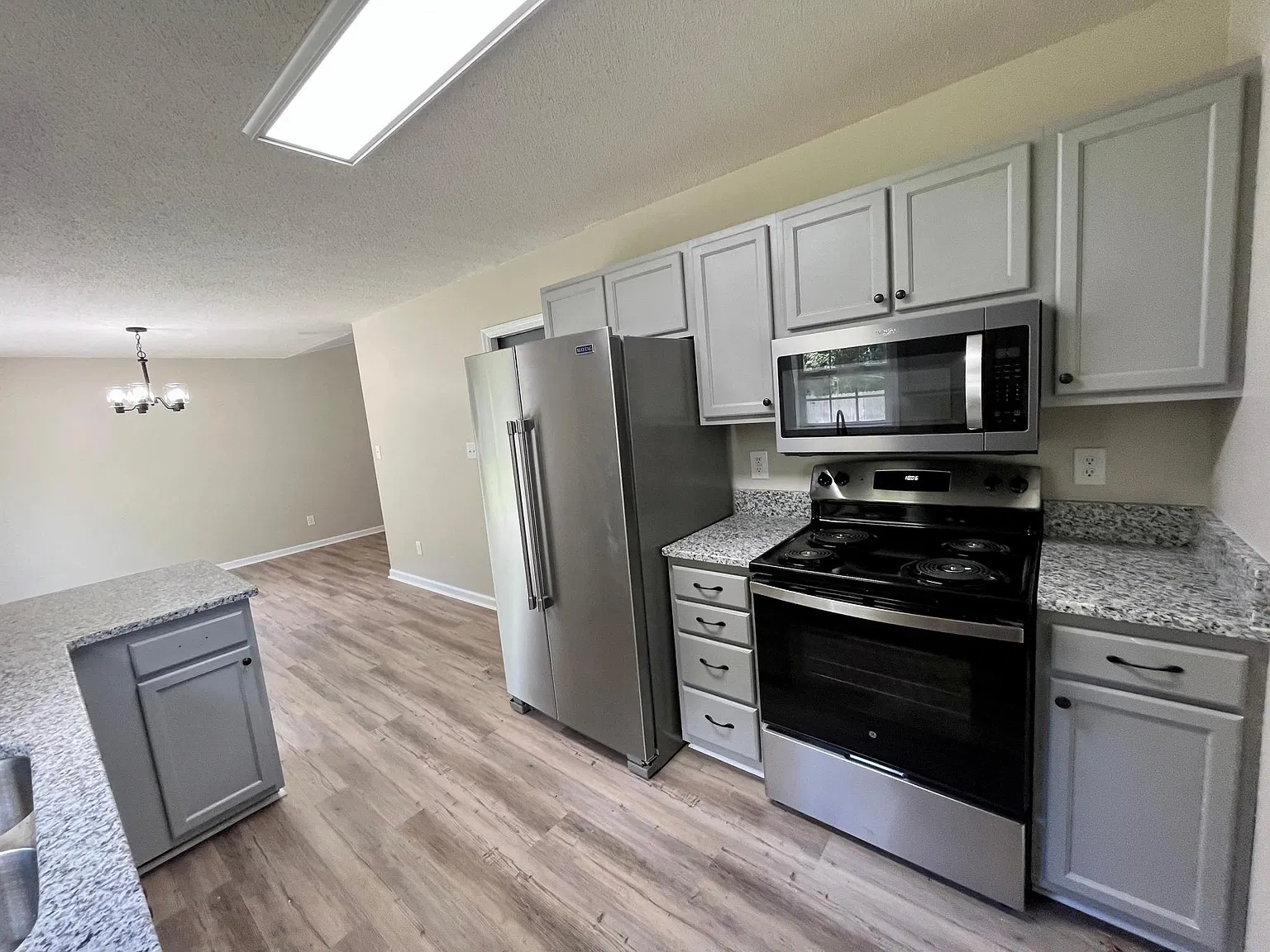 4 bed, 1394 sqft, $1,650 — Photo 2