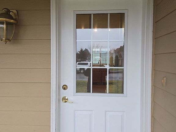 3rd image of 1004 McKinley Ln N