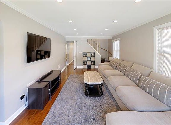 5th image of 2027 N 74th Ave