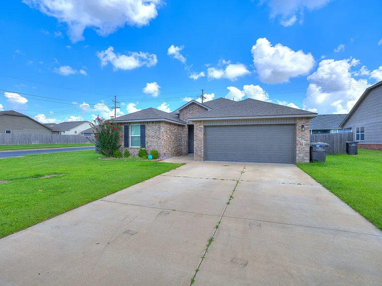 3102 Debbie Ln — Photo 5