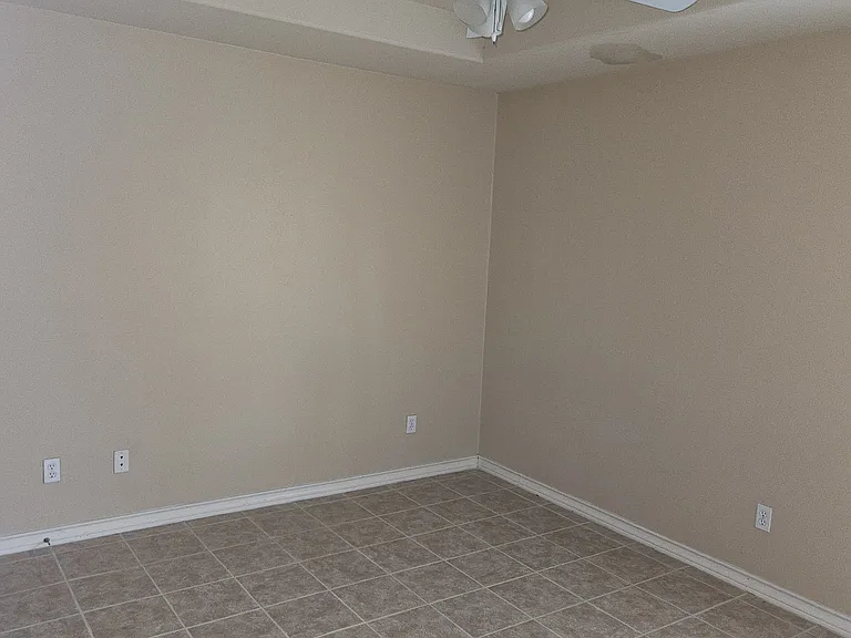 Santa Fe Apartments — Photo 6