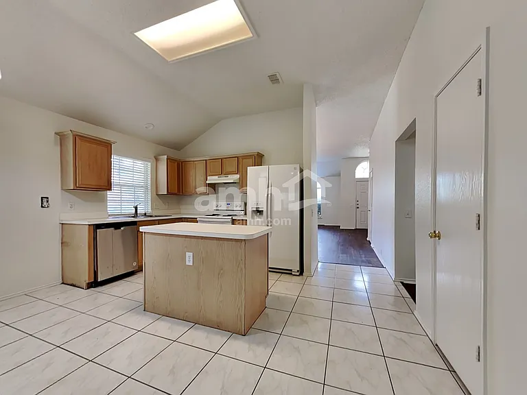 8520 Auburn Dr — Photo 3