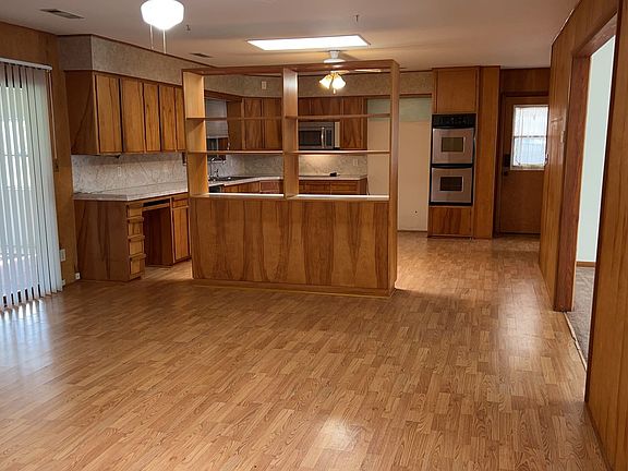5th image of 2007 W Oak St