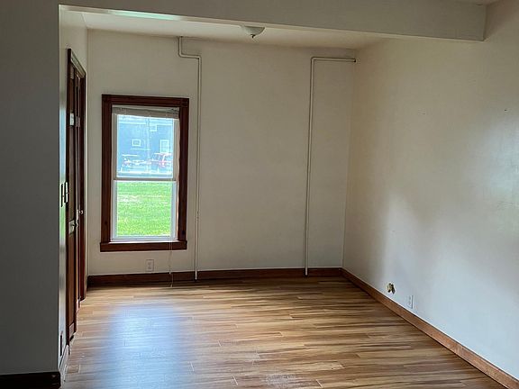 2nd image of 27 Mechanic St #1