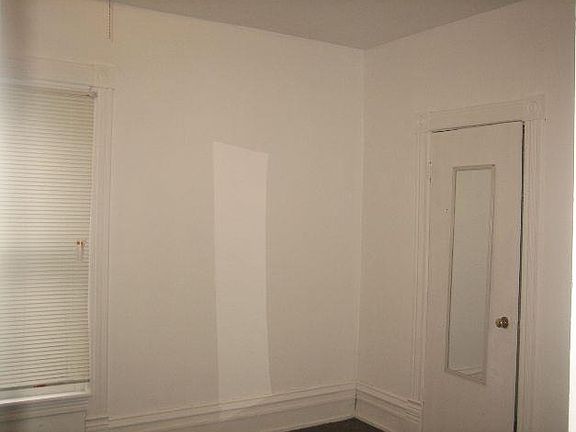 4th image of 195 Baker St