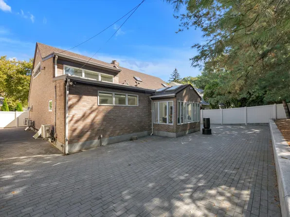 219-44 Peck Avenue image 29 of 32