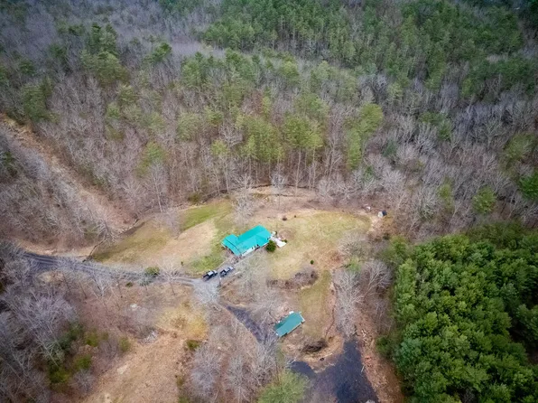 652 Fox Hollow Ln, New Castle, VA 24127