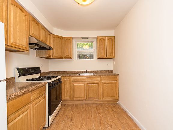 3rd image of 3519 Riverdale Ave