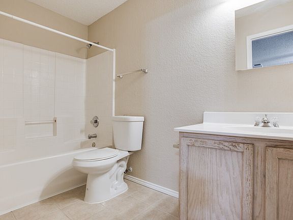 5th image of 8712 Stonebriar Ln