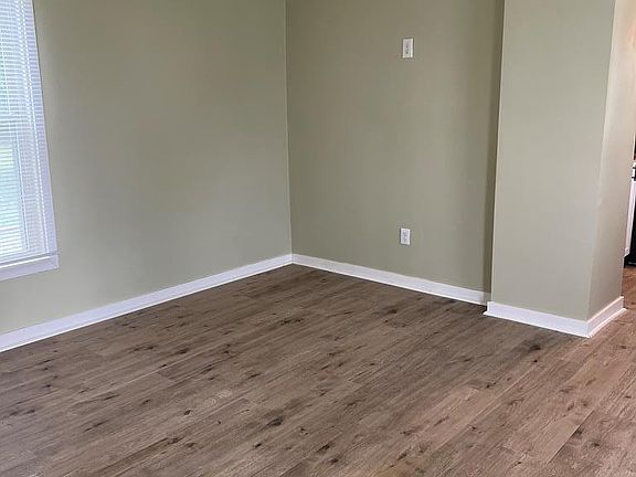 3rd image of 99 Douglas Ave