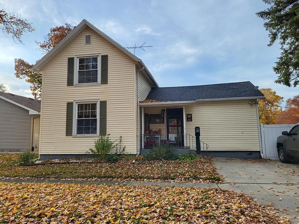 206 Belden St photo 1