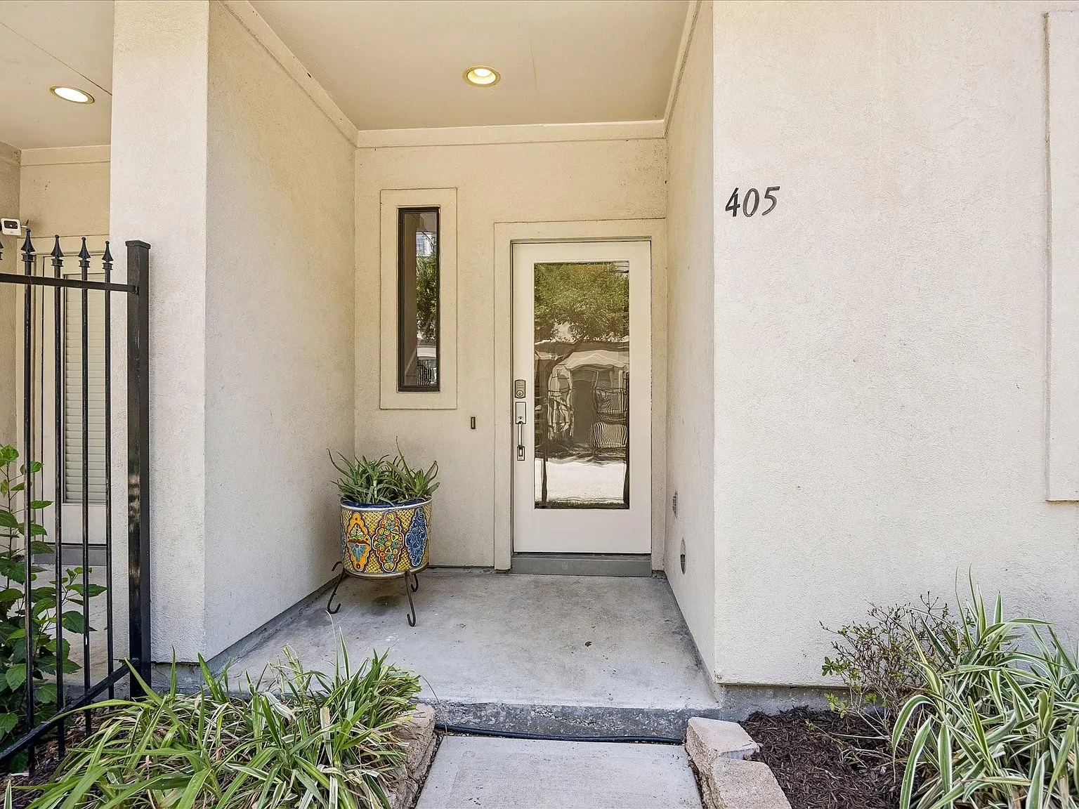 3 bed, 3.5 bath, 1880 sqft, $3,000 — Photo 2