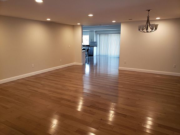 3rd image of 588 Pineview Dr
