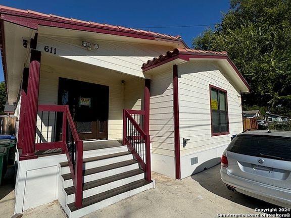 3rd image of 611 S SAN DARIO AVE