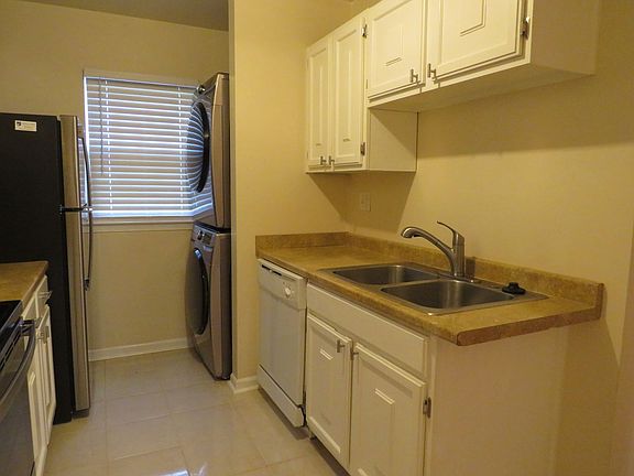 5th image of 3161 Reese Dr