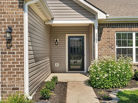3rd image of 1703 Danielle Rd