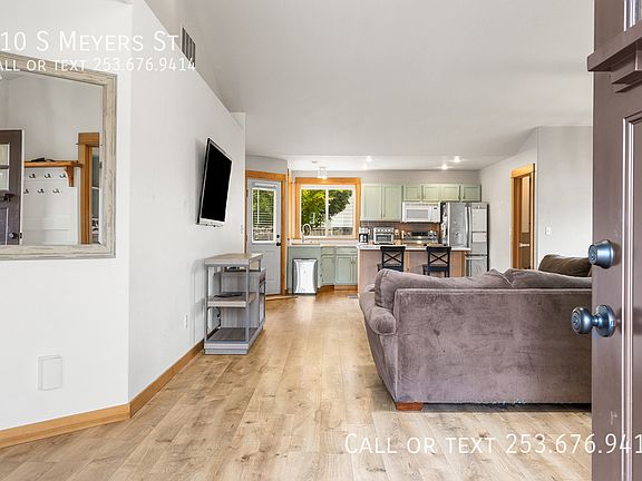 3rd image of 810 S Meyers St