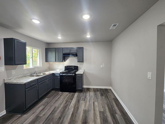 5th image of 3902 N Grand Ave APT 4