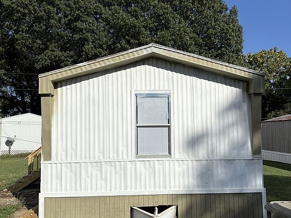 2nd image of 1305 N Floyd St Lot 39