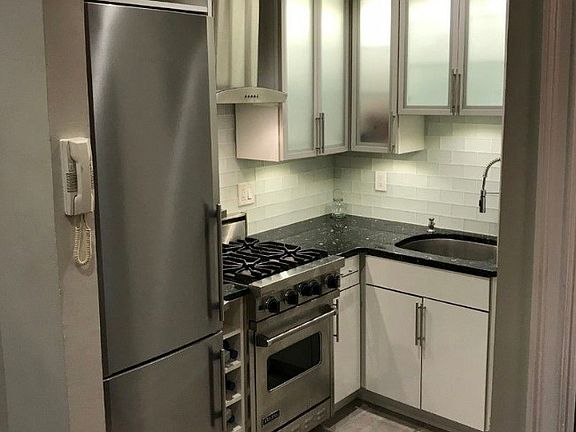 3rd image of 454 W 50th St #2