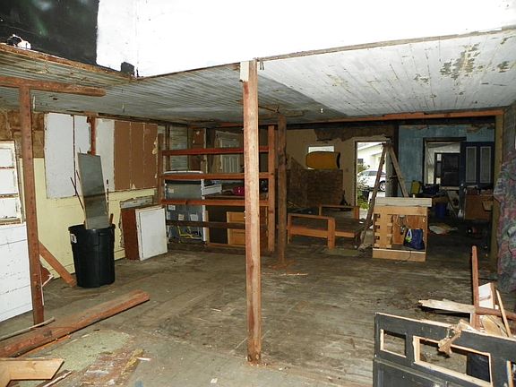 4th image of 3328 Summer St