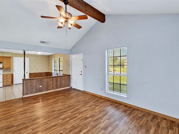 4th image of 501 Post Oak Ln