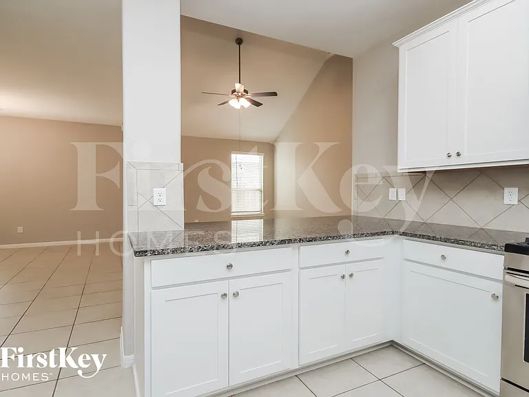 9207 Penfield Dr — Photo 6