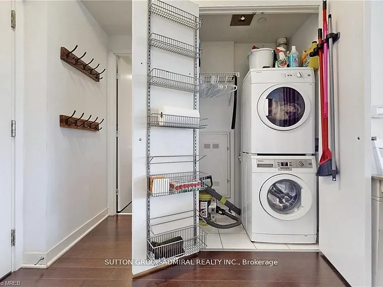 15 Grenville St #3706 — Photo 10